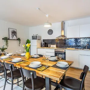Apartment 3 Bedroom In Great Location - Unit 4 Hamburg